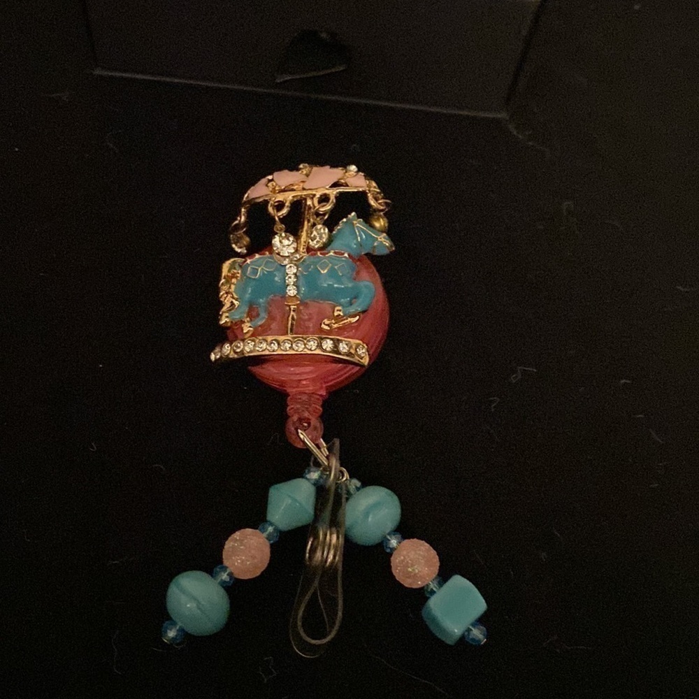Hand crafted Carousel poney badge holder - Picture 1 of 7